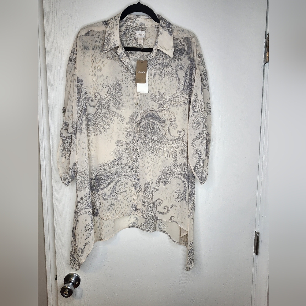 CHICOS SIZE 2 Paisley top. NWT